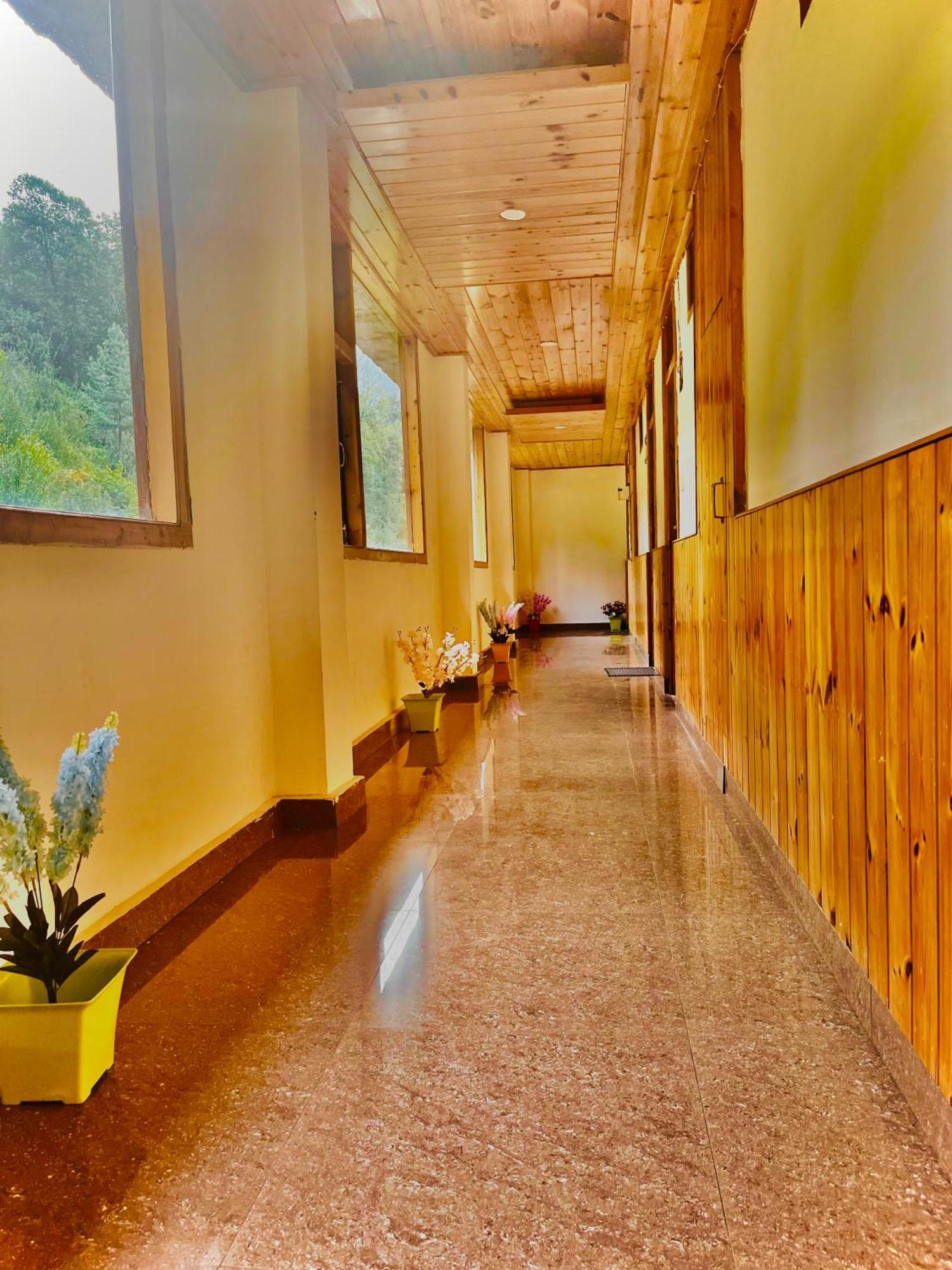 Himalayan Hill Queen Resort, Manali M98160-43400 Eksteriør bilde