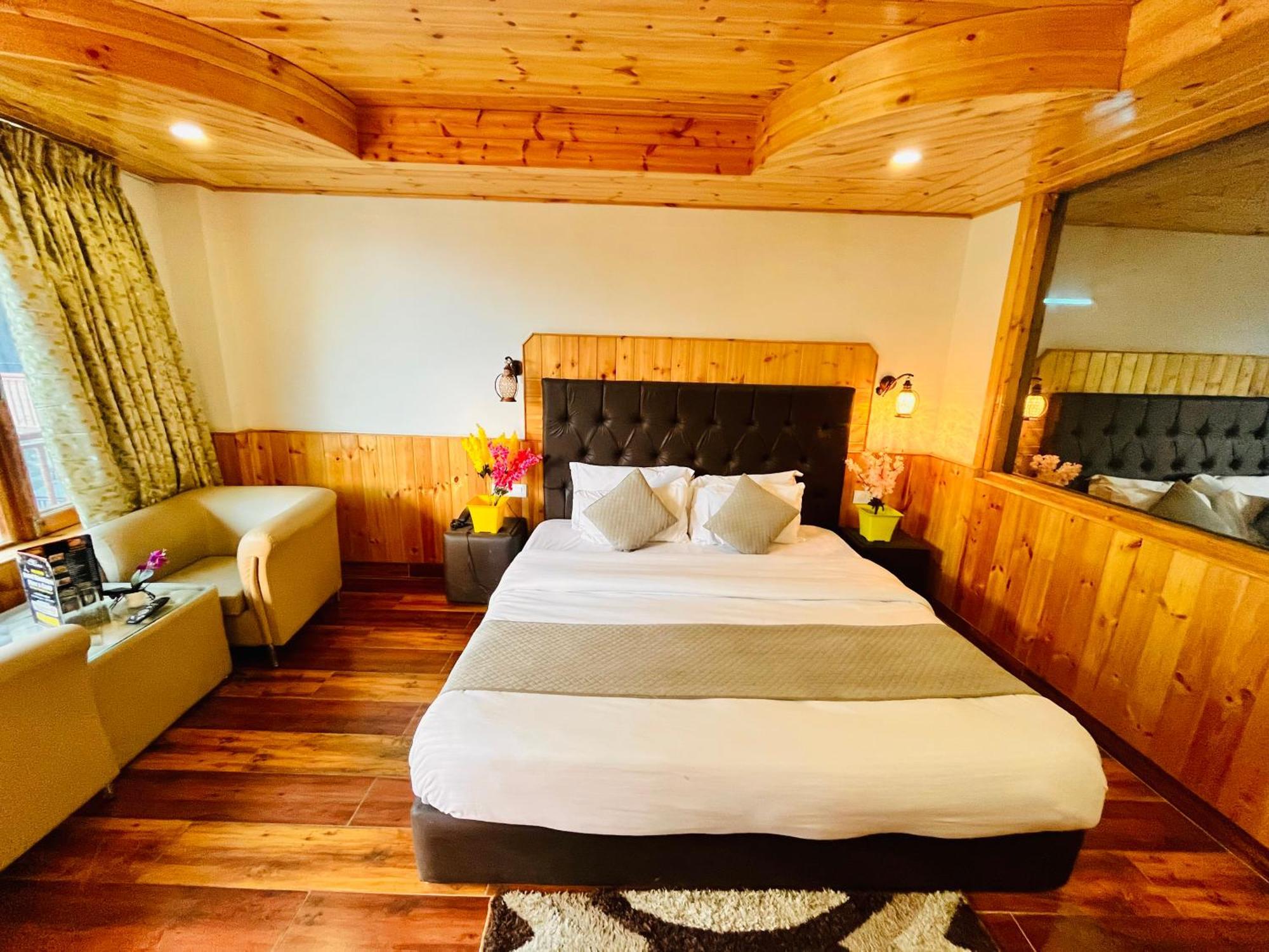 Himalayan Hill Queen Resort, Manali M98160-43400 Eksteriør bilde