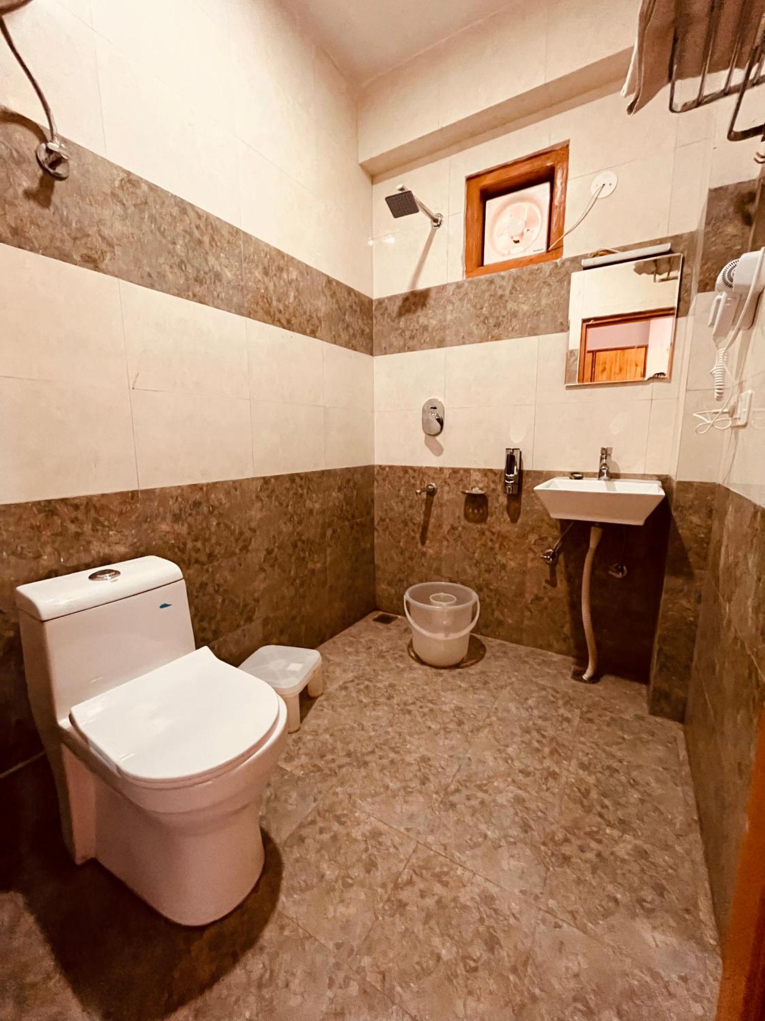 Himalayan Hill Queen Resort, Manali M98160-43400 Eksteriør bilde